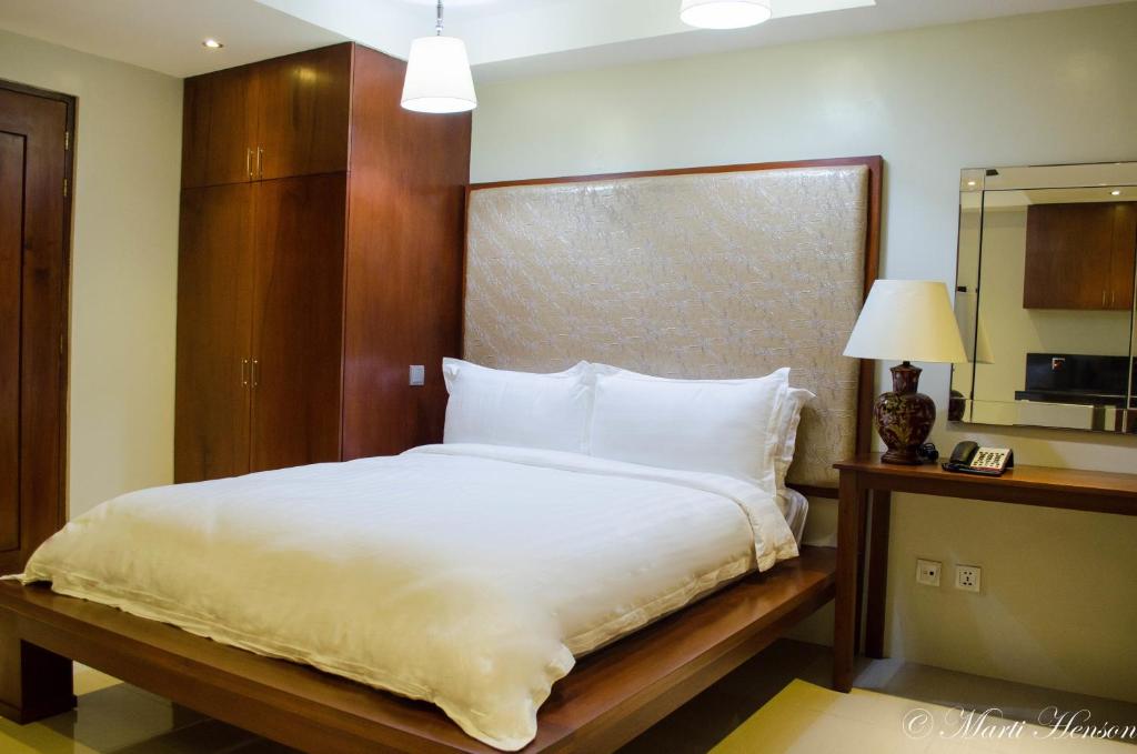 Postel nebo postele na pokoji v ubytování Ritz Hotel Angeles