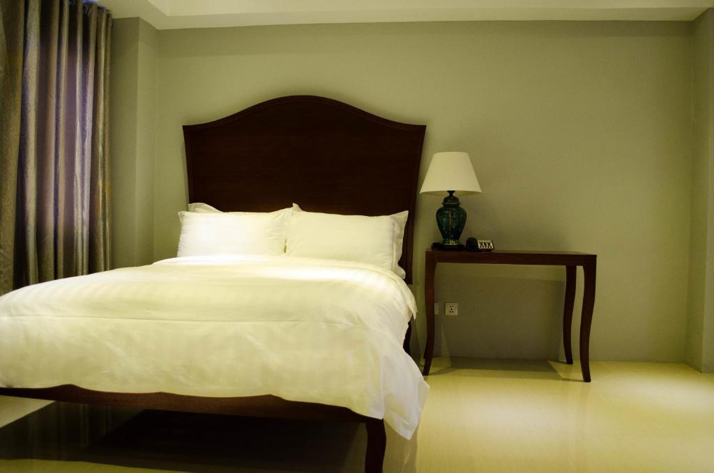 Postel nebo postele na pokoji v ubytování Ritz Hotel Angeles