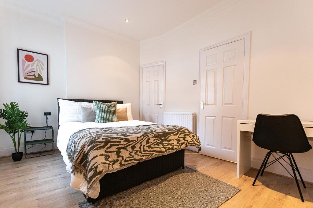 a bedroom with a bed and a desk and a chair at Stylish 1-Bed Flat in Liverpool by 53 Degrees Property, Ideal for Business & Long-Term Stays! in Liverpool