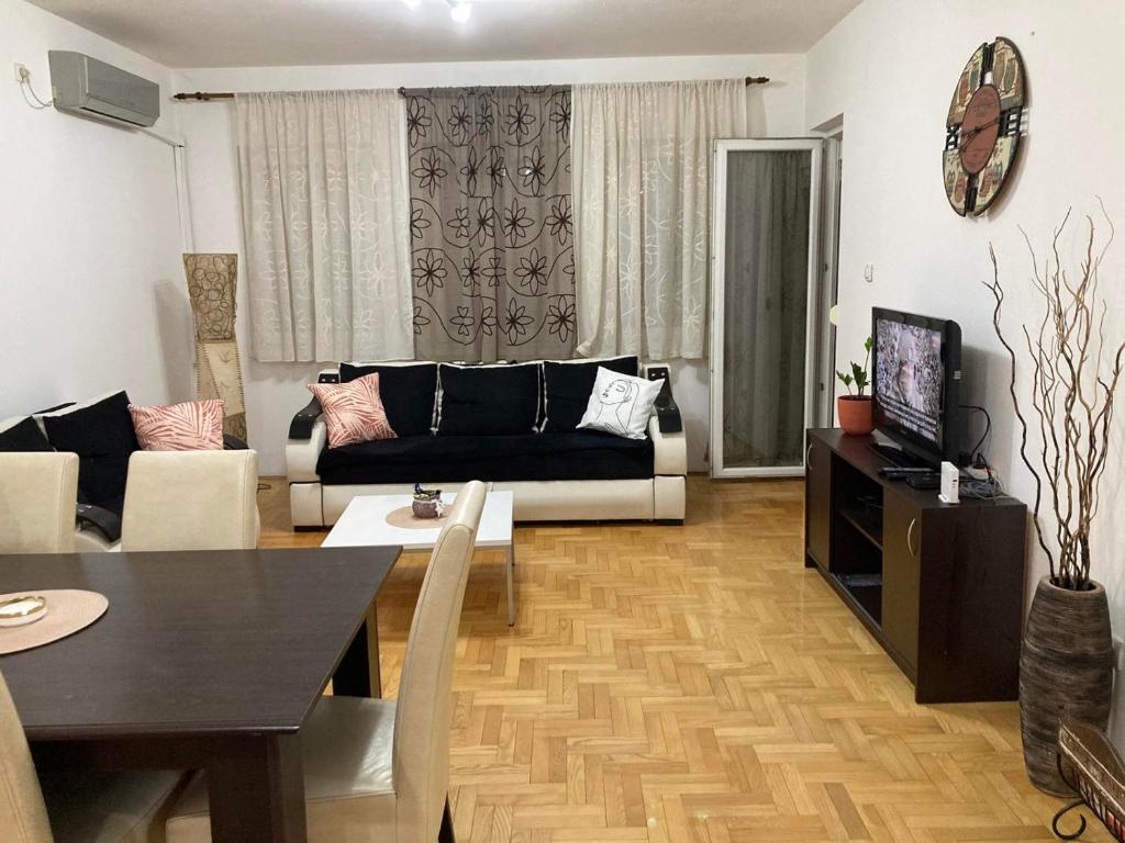 a living room with a couch and a table at Tea in Sremska Mitrovica