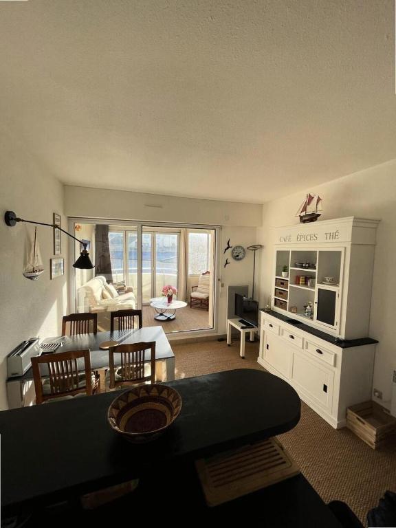 Kuchyňa alebo kuchynka v ubytovaní Résidence Dahouet - Appartement T2 sur le Port de Dahouët MAE-6784