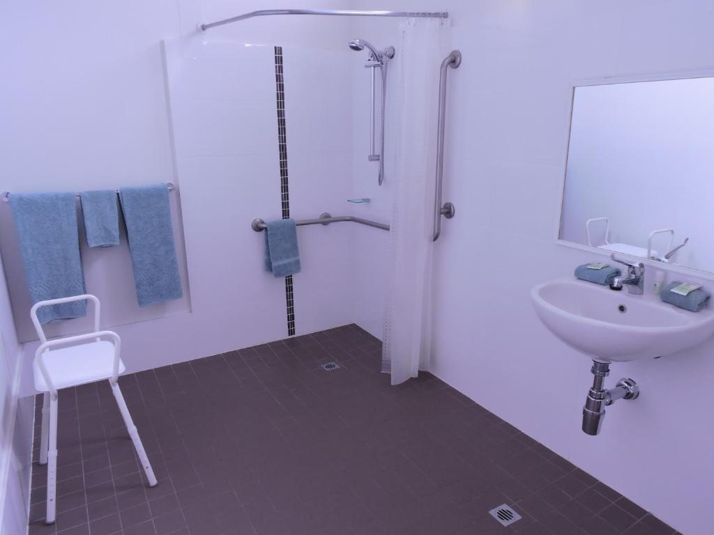 Coffs Shearwater Motel - Deluxe Queen Room