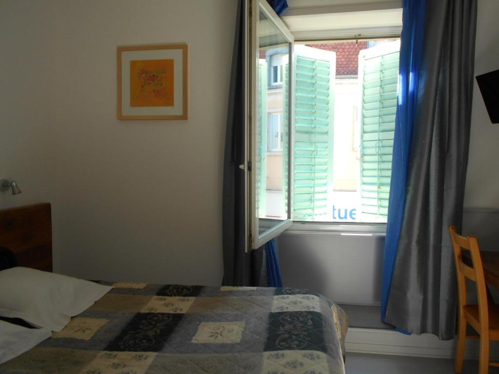 Postel nebo postele na pokoji v ubytování Hotel Du Jura