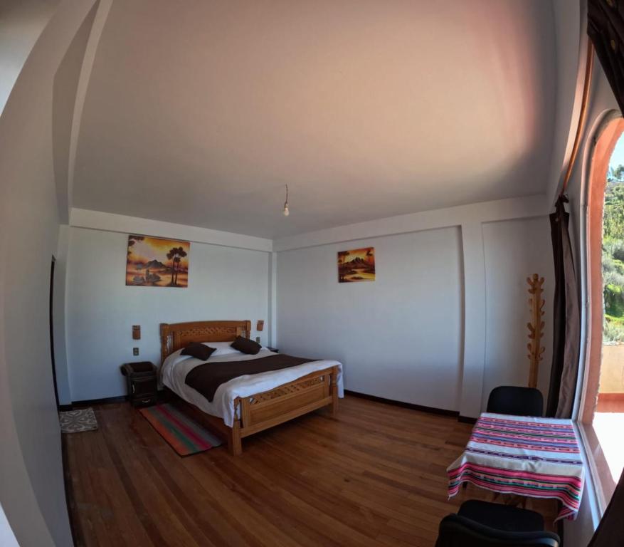 Cama ou camas em um quarto em Hostal Puerto Yumani