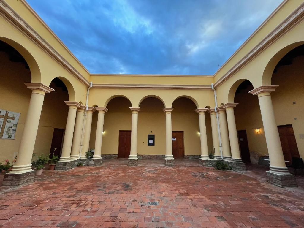 Η πρόσοψη ή η είσοδος του Colegio de María
