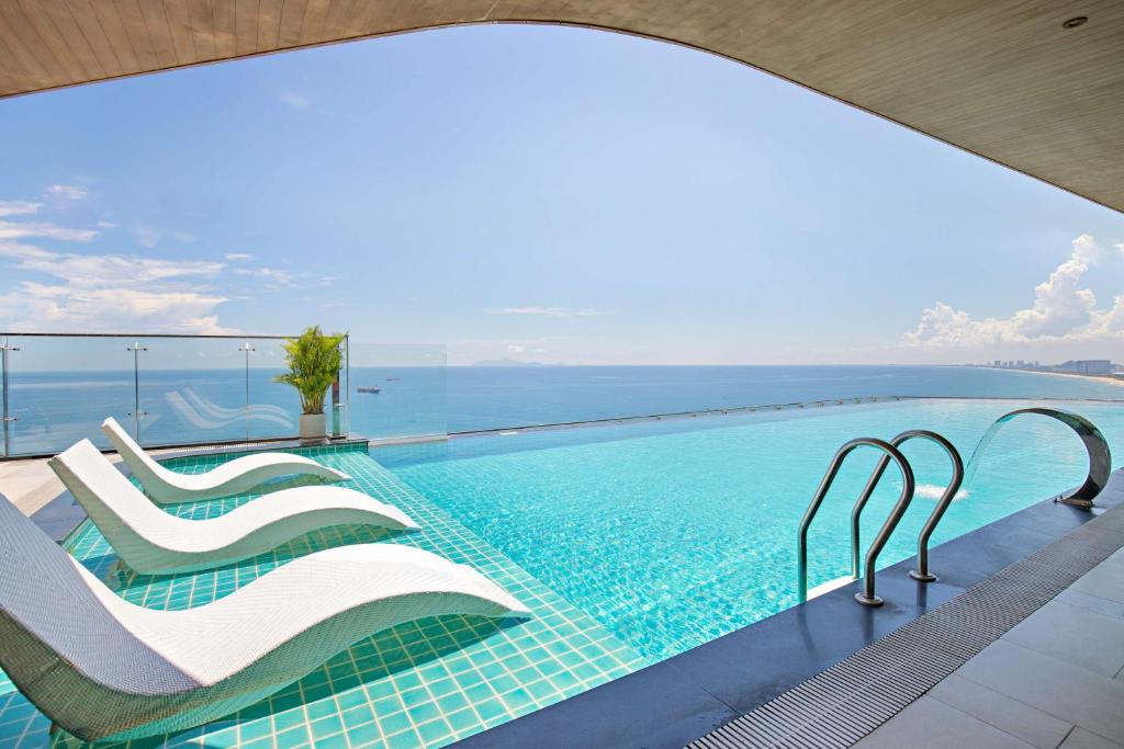 Bazén v ubytování Radisson Hotel Danang nebo v jeho okolí