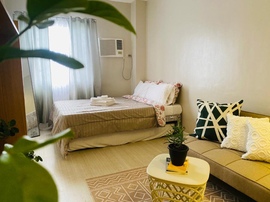 a small room with a bed and a couch at Cozy Condotel in Cebu City, Small Pets Welcome, Prime Location in Cebu City
