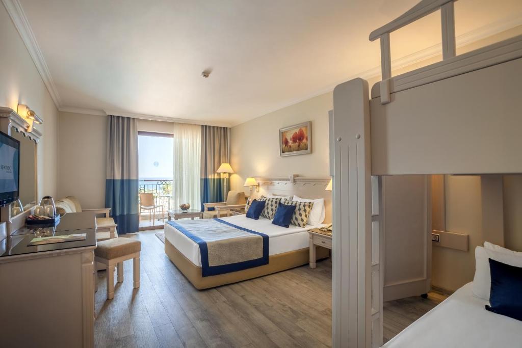 A bed or beds in a room at Hotel Turan Prince - Ex Sentido Turan Prince