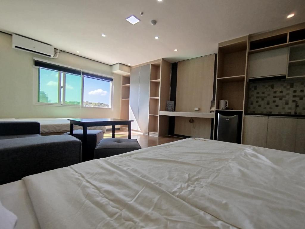 Postel nebo postele na pokoji v ubytování Emmaus condotel