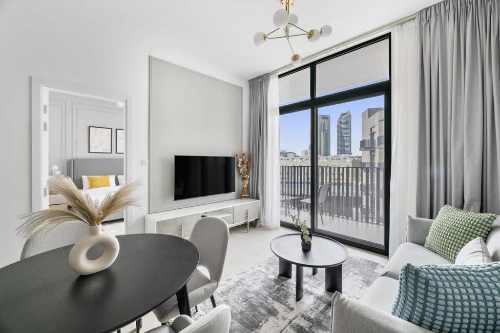 Silkhaus modern 1BDR in JVC Pool access