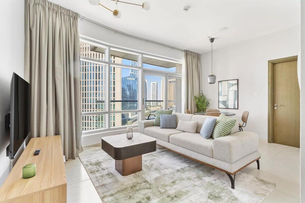 Silkhaus in luxury tower of Downtown 1BDR with Pool & Gym access