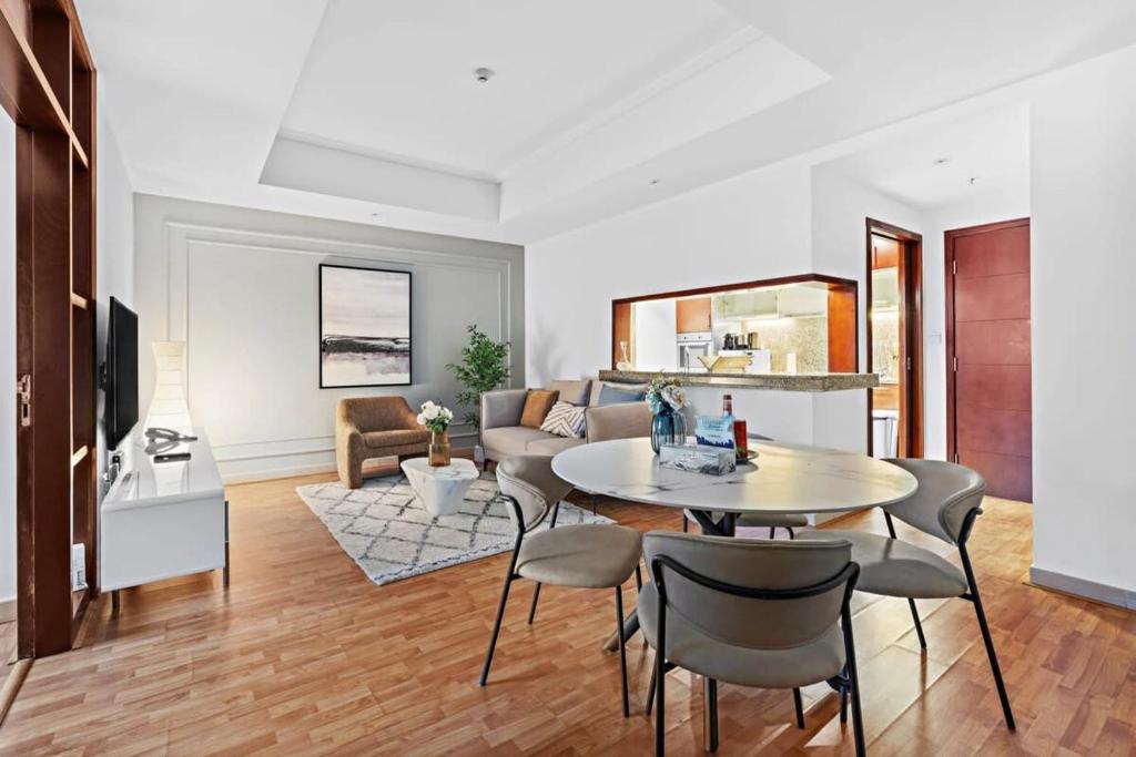 Silkhaus exquisite 1BDR in South Ridge with pool & gym