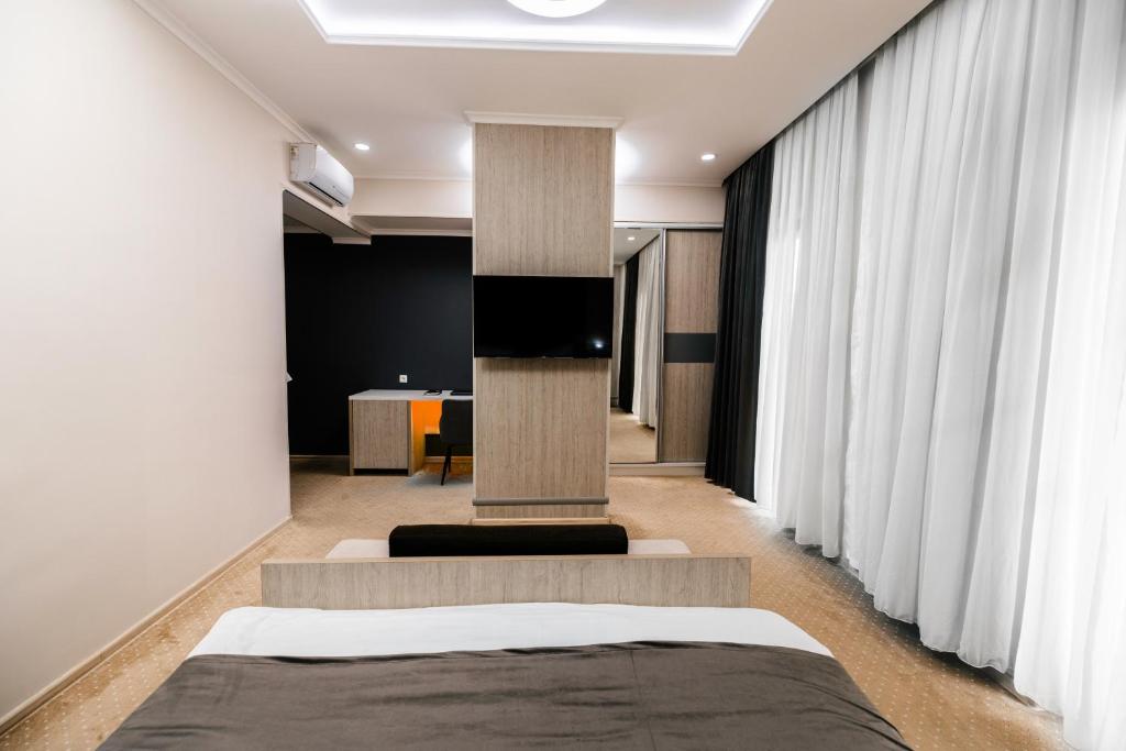 Discovering Luxury and Comfort at Hyatt Regency Tashkent - A Comprehensive Review of Your Next Getaway