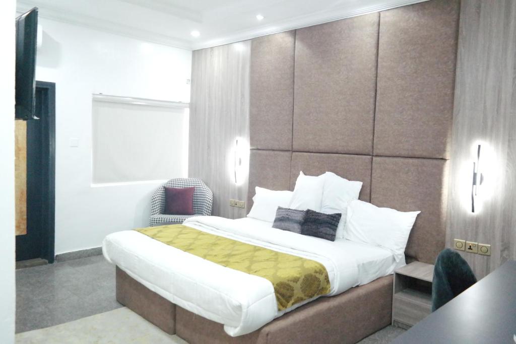 Säng eller sängar i ett rum på NEW VIEW BEACH HOTEL AND RESORT