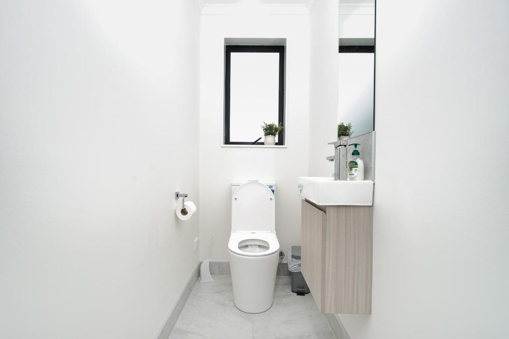 Charming 4bds House with 3 bathrooms Brand New - Resim 32