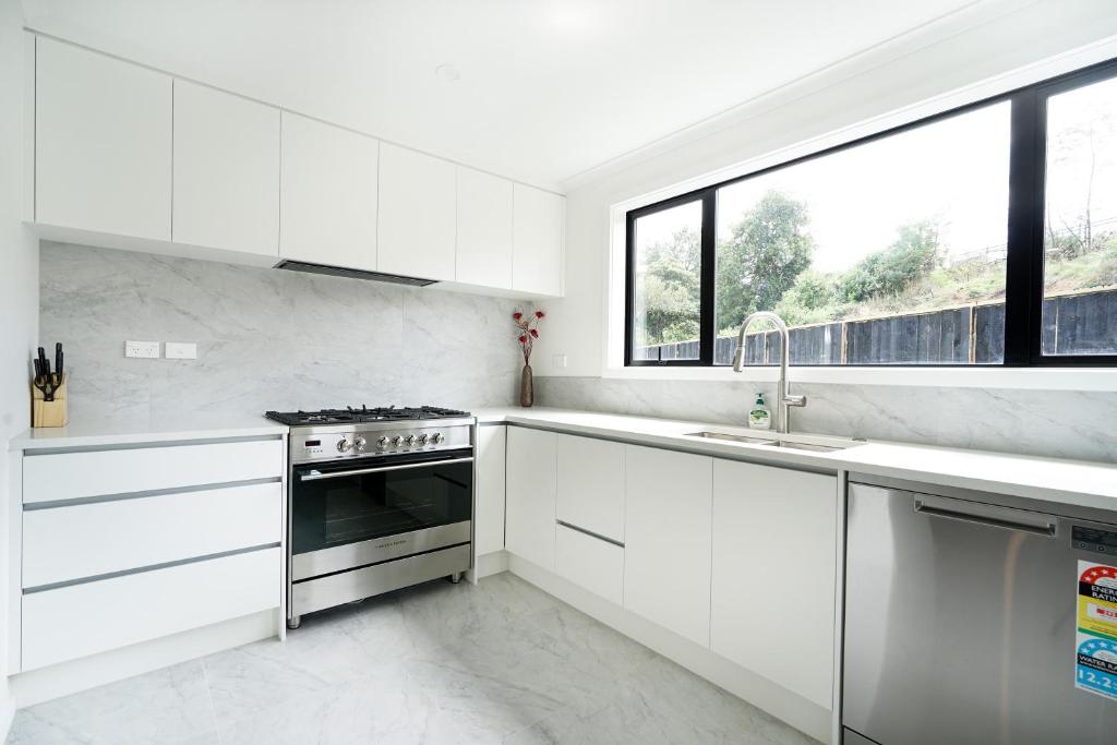 Charming 4bds House with 3 bathrooms Brand New - Resim 18