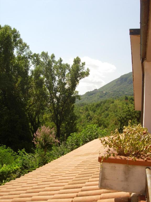 A general mountain view or a mountain view taken from a panziókat