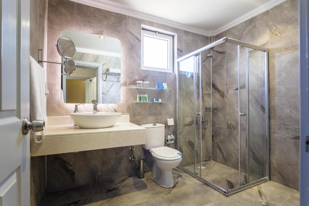 A bathroom at Hotel Turan Prince - Ex Sentido Turan Prince