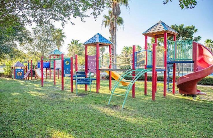 Ein Kinderspielbereich in der Unterkunft The Palms of Destin-2116