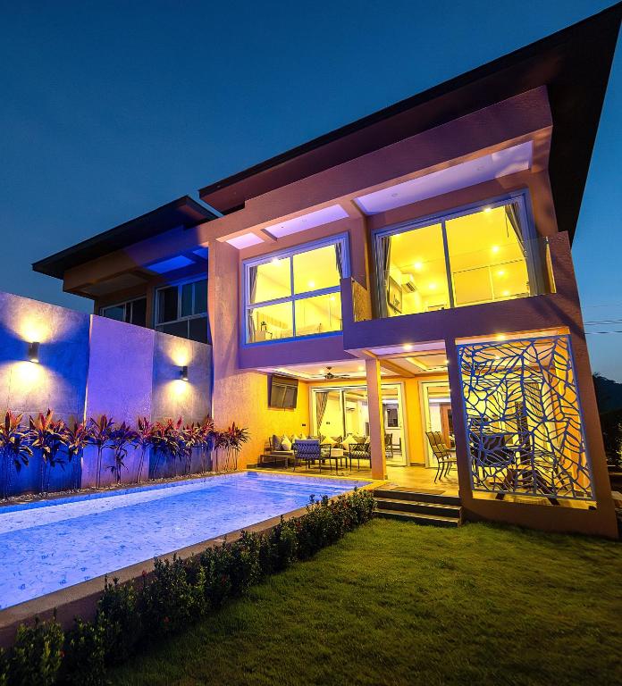 Bazén v ubytování Private Pool Villa Melina - Koh Chang nebo v jeho okolí