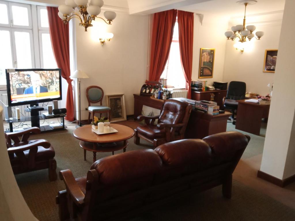 TV a/nebo společenská místnost v ubytování Retro Hotel Villa Ostrava