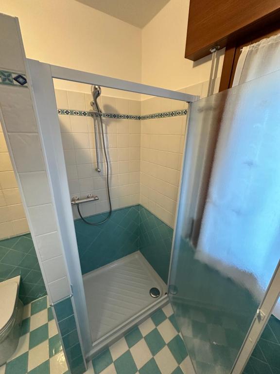 A bathroom at Residence Beatrice - Agenzia Cocal