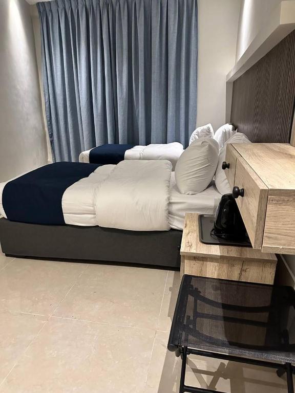 Postel nebo postele na pokoji v ubytování Aladnan hotel