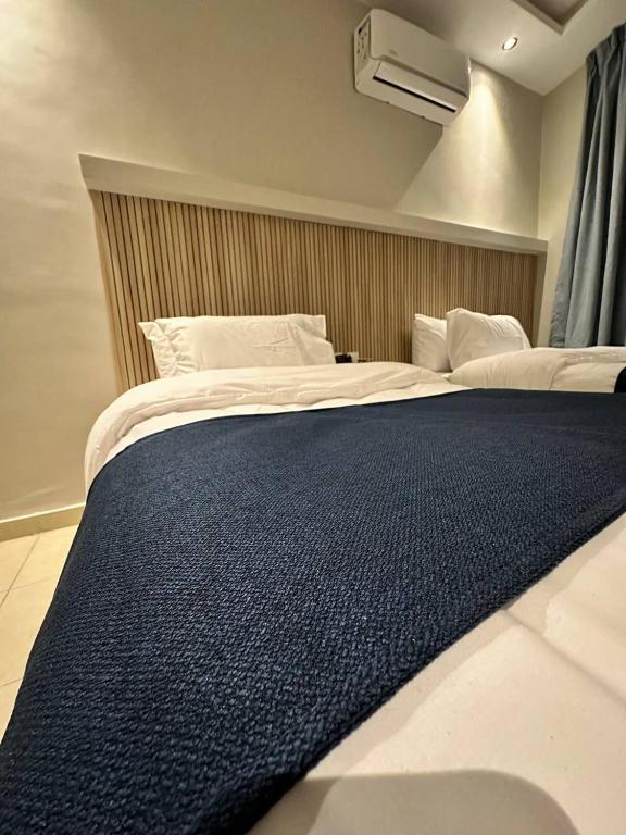 Postel nebo postele na pokoji v ubytování Aladnan hotel