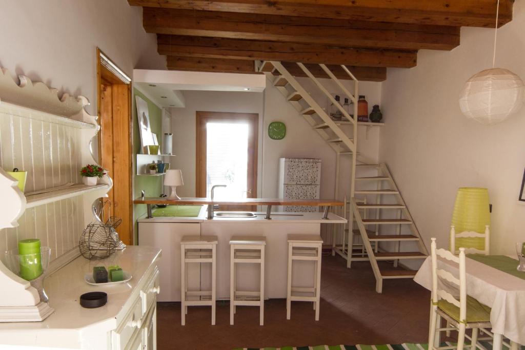 a kitchen with a spiral staircase in a room at Dentro Le Mura in Catania