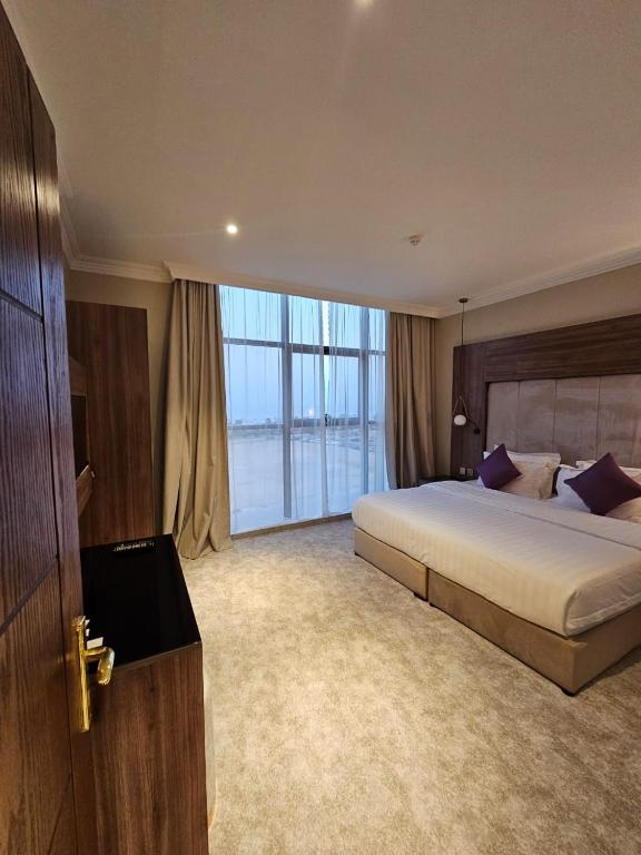 Postel nebo postele na pokoji v ubytování لافانتا للشقق المخدومه - LAVANTA Hotel