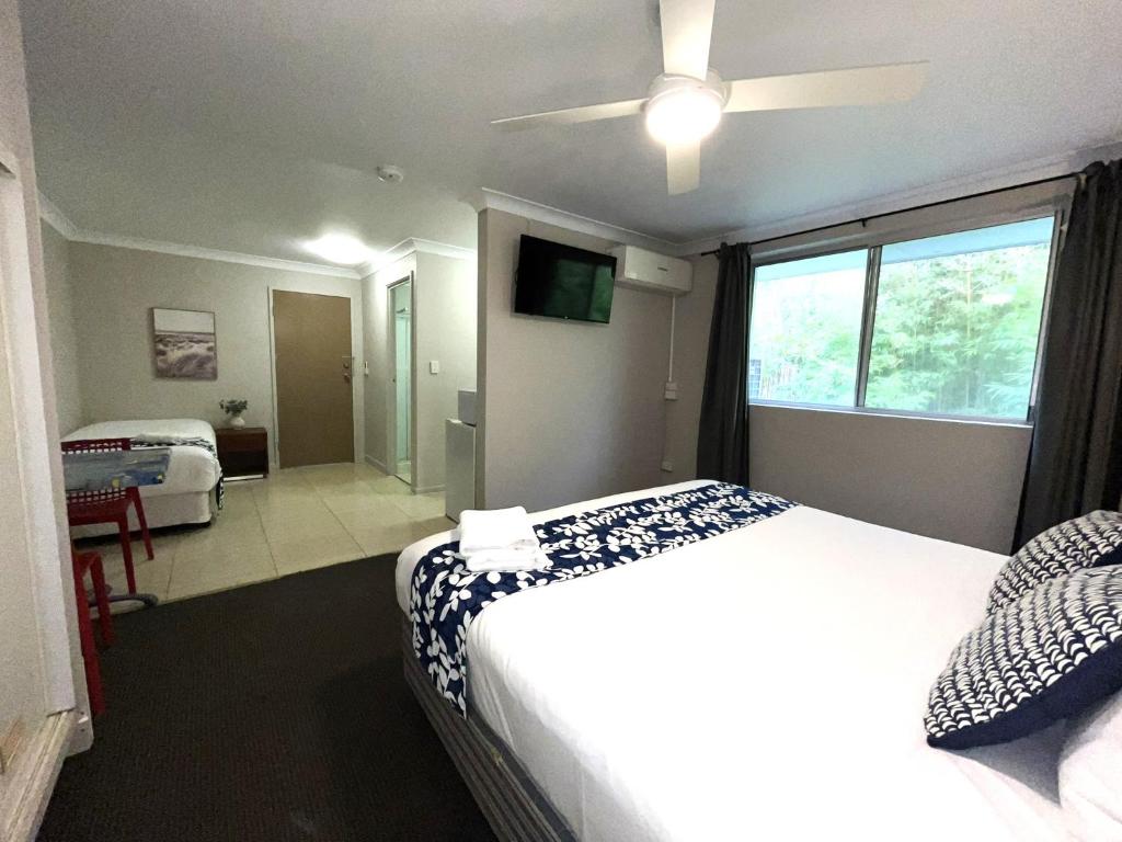 a bedroom with a bed and a ceiling fan at Browns Broadbeach in Gold Coast
