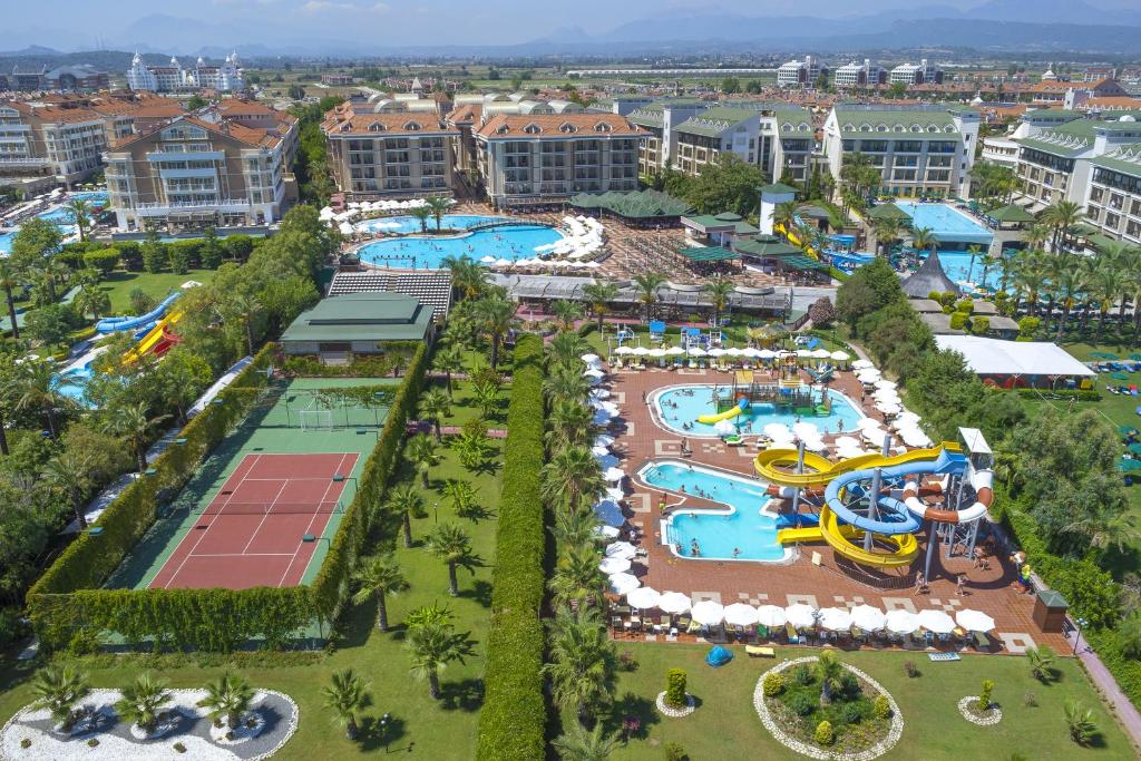 The swimming pool at or close to Hotel Turan Prince - Ex Sentido Turan Prince