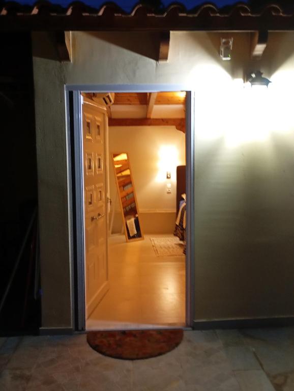 Anna's Apartment and Studio - 6