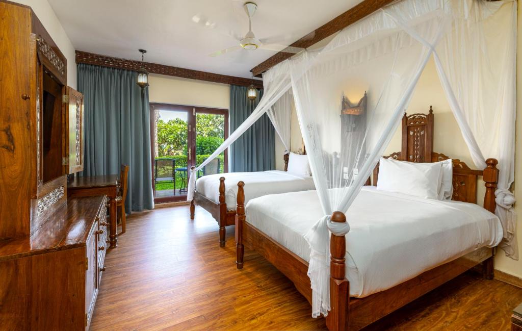 Postel nebo postele na pokoji v ubytování Turaco Nungwi Resort