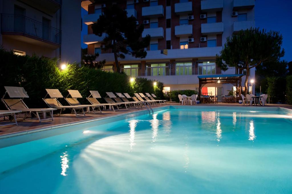 Bazén v ubytování Hotel Antony nebo v jeho okolí