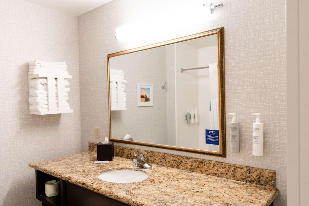 Hampton Inn & Suites Scottsbluff photo