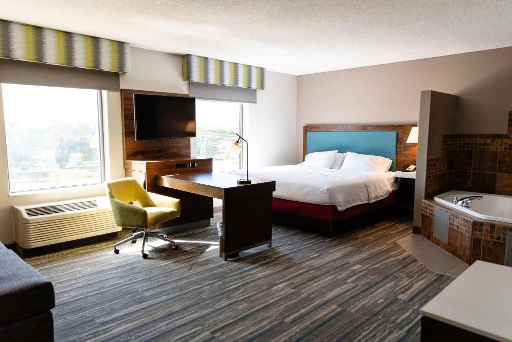 Hampton Inn & Suites Scottsbluff photo