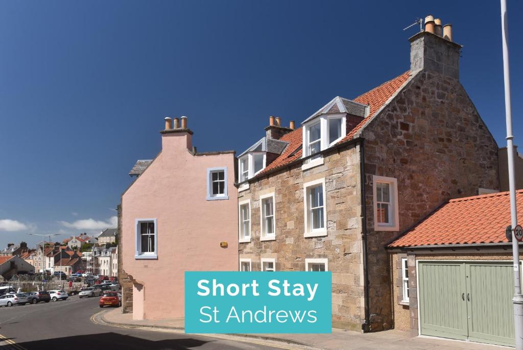 a building with a sign that says short stay st enaples at House on the Harbour Pittenweem in Pittenweem