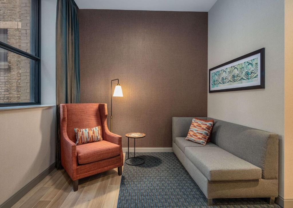 Posezení v ubytování Hilton Garden Inn- Chicago Central Loop