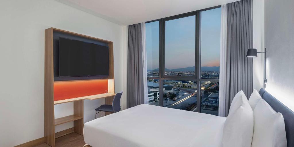 Hampton by Hilton Antalya Airport - Queen Room With Sofa Bed
