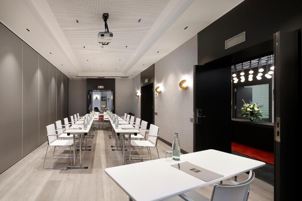 Olivia Plaza Hotel photo