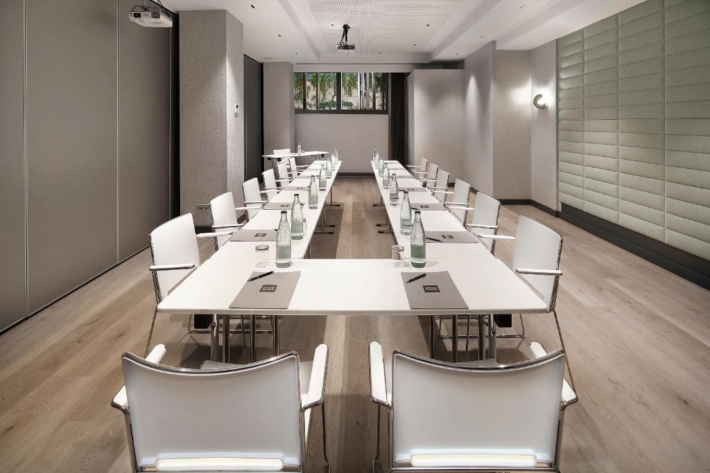 Olivia Plaza Hotel photo