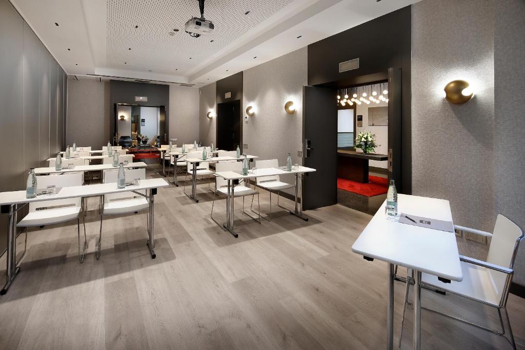 Olivia Plaza Hotel photo
