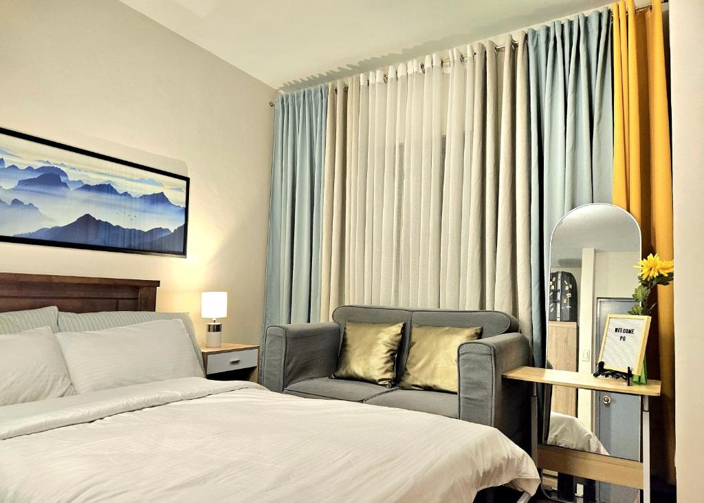 a hotel room with a bed and a chair at Guest Favorite House in Biñan in Biñan