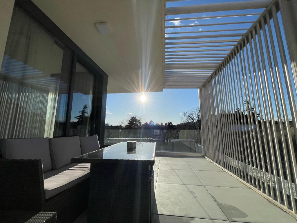 Balkón alebo terasa v ubytovaní Luxury Apartments in Balatonalmádi, Almádi Lux Apartman I - Ocean Blue