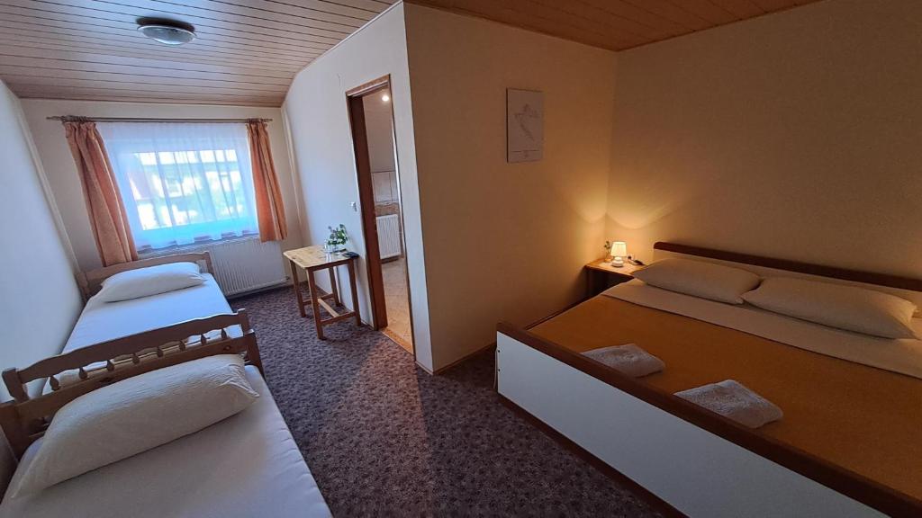 Postel nebo postele na pokoji v ubytování Family Puškarić
