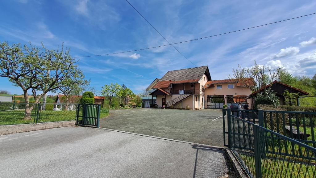 Budova, kde se penzion nachází