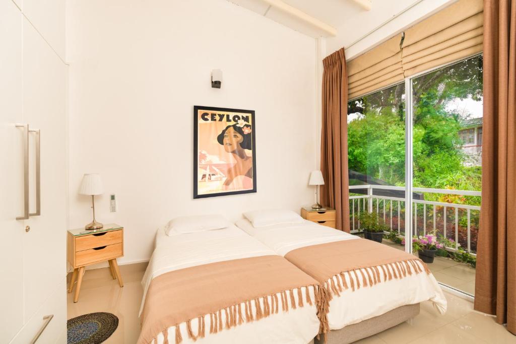 Un pat sau paturi într-o cameră la The Chocolate Factory House, Kandy