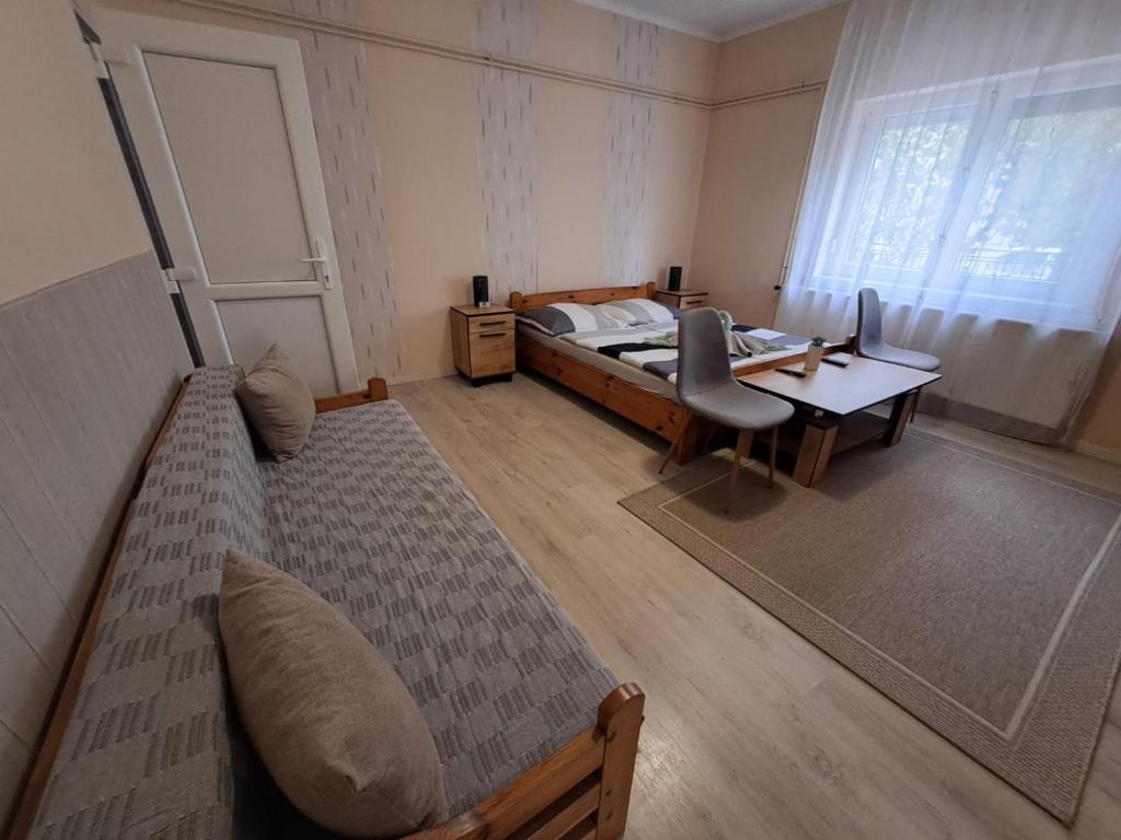 Berta Panzió - Apartment - Ground Floor