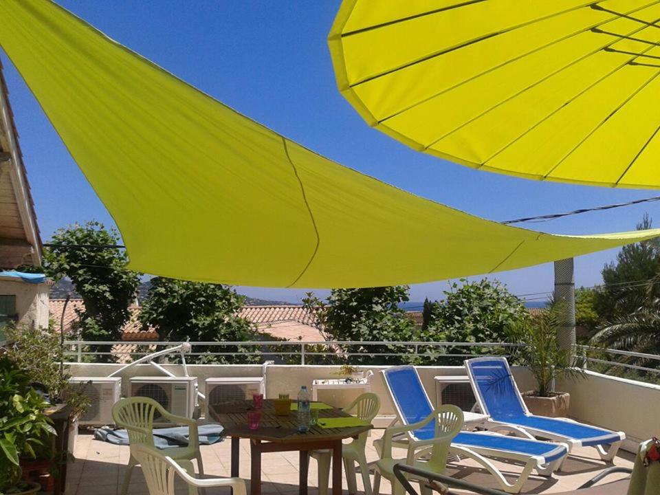 Bazén v ubytování Hôtel Auberge Provençale nebo v jeho okolí